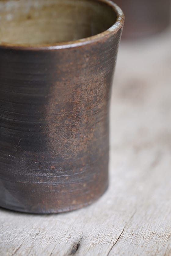 Woodfired collection: Cup with dark flame marks and ash glaze - Image 9