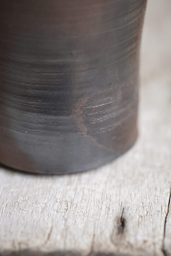 Woodfired collection: Cup with dark flame marks and ash glaze - Image 8