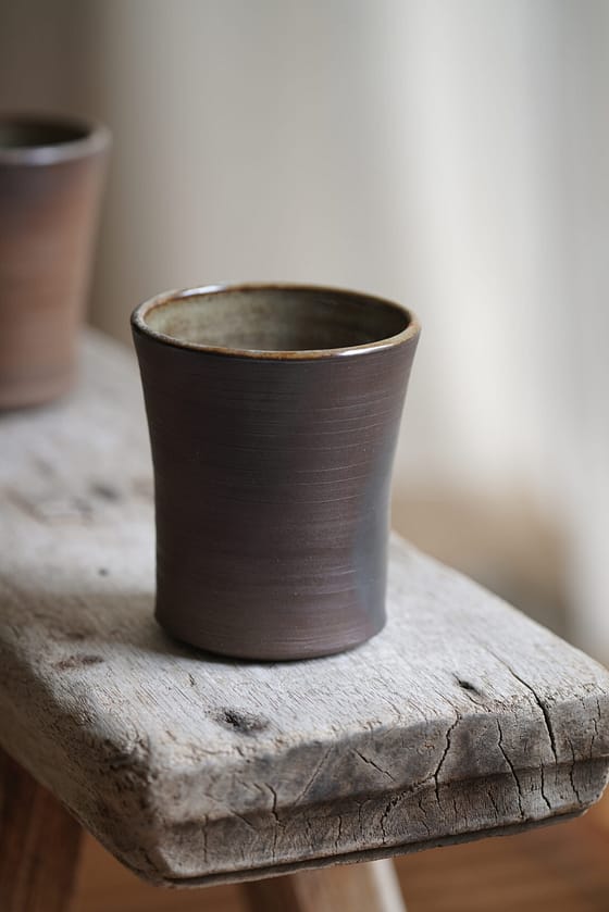 Woodfired collection: Cup with dark flame marks and ash glaze - Image 6